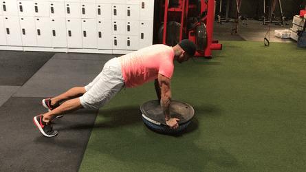 爬行健身的正确姿势,健身靠墙蹲正确姿势