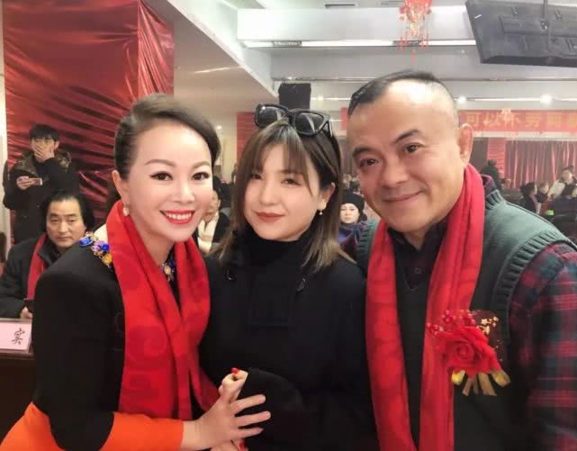 “唱响中原，薪火相传”著名艺术家*军白**选收徒暨公益展演成功举行