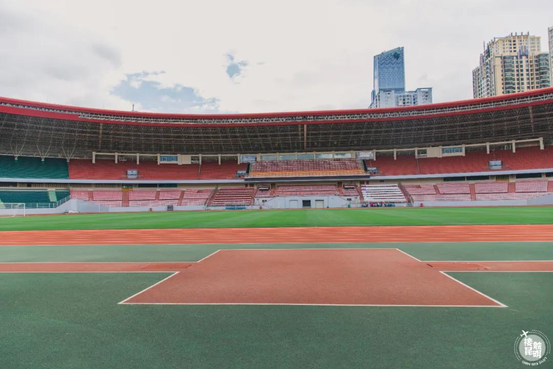 一座昆钢城半部云南史,昆明拓东体育馆和贺龙体育馆