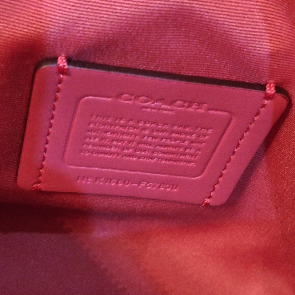 蔻驰包包经典入门款,蔻驰经典款马鞍包