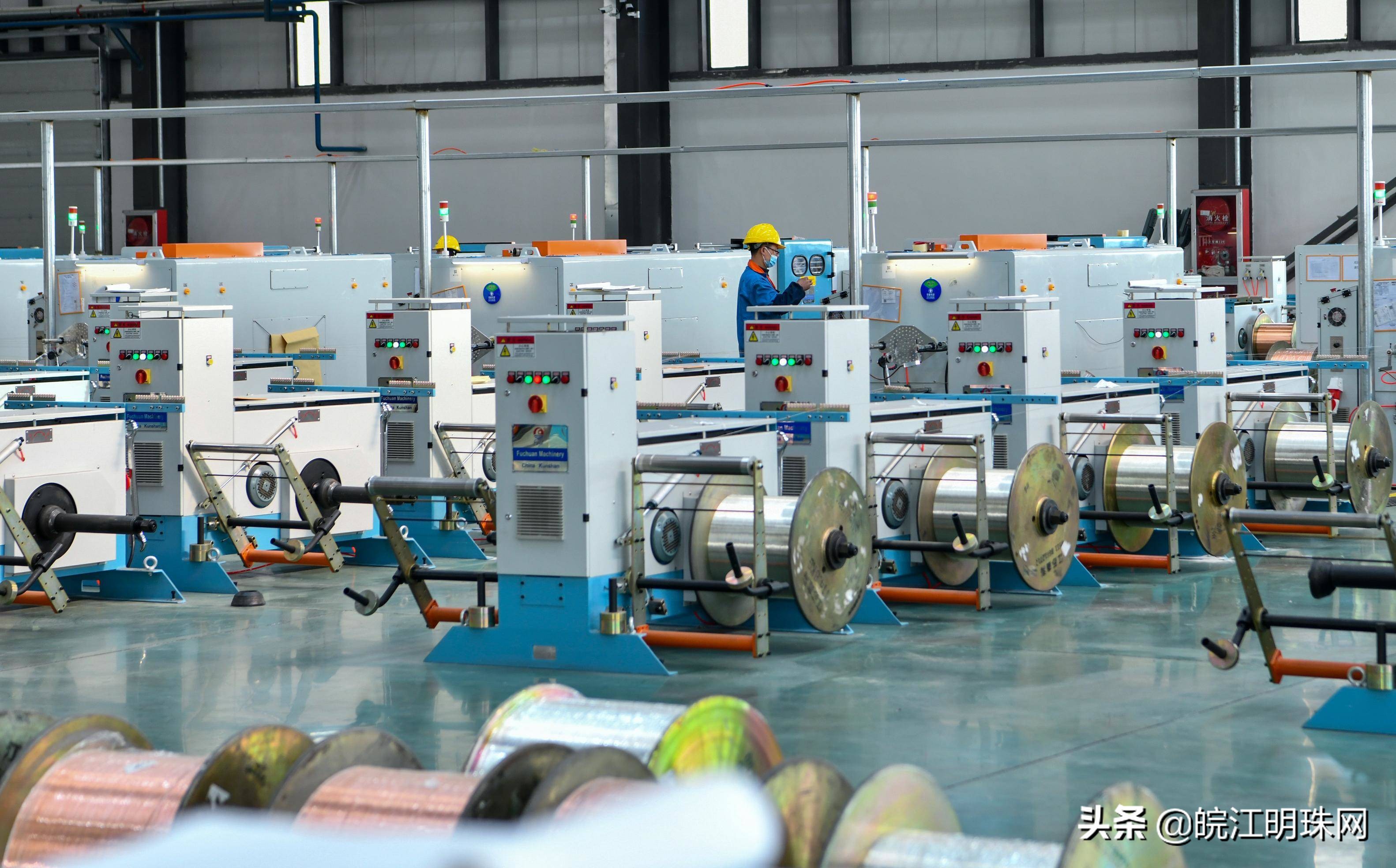 勇立潮头砥砺奋进文章,勇立潮头敢为人先作品