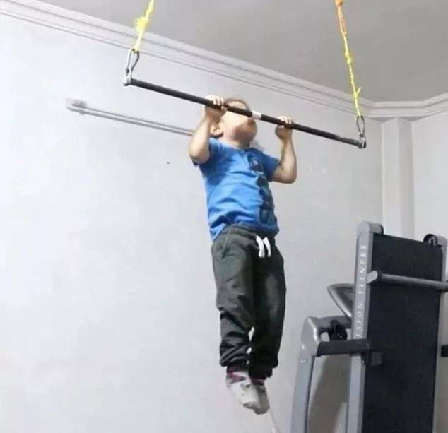 小学生腹肌搓衣板,小孩也可以练出最牛逼的八块腹肌