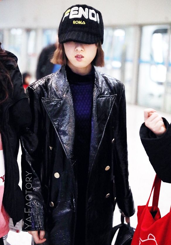 中式盘扣皮衣女刘雯,刘雯皮衣穿搭大合集