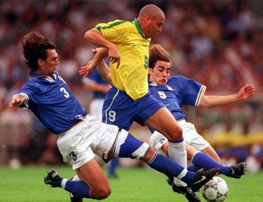 足坛十大帅哥舍甫琴科,足坛十大舍甫琴科