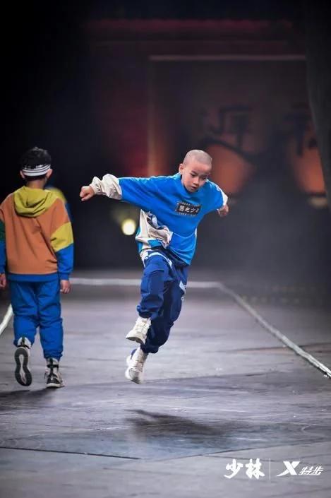 国潮特步和特步的区别,特步国潮男士鞋子