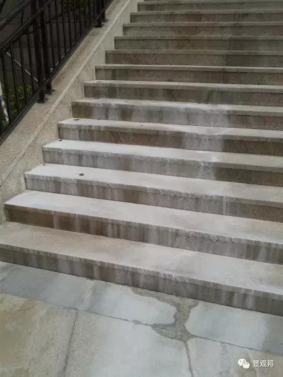 室外地面石材泛碱怎么办,水景石材泛碱如何处理