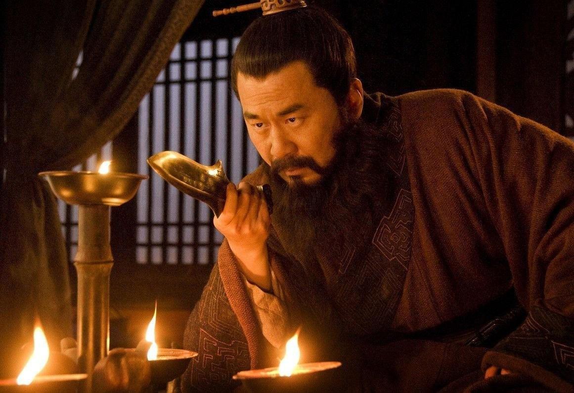 三国鼎立官渡之战曹操的战术,陈寿在三国志对曹操的评价