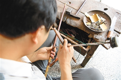 坚守老铺的秦渡街道木杆秤传承人——一把木杆秤计量传统文化之重