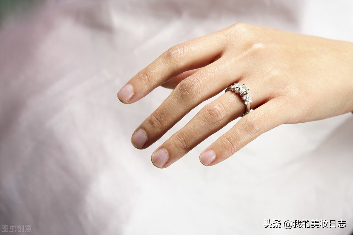 女式戒指的戴法和意思,女士戒指的戴法与含义大全