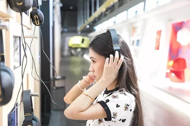 深圳翻身地铁成网红打卡地,深圳网红打卡地点富士康光明小镇