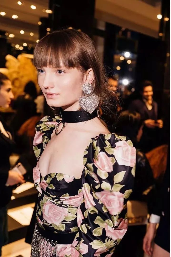 明星同款耳夹无耳洞,没有耳洞的明星是怎么戴耳环的