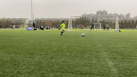 沉浸式足球训练英格兰,足球教练沉浸式教小学生