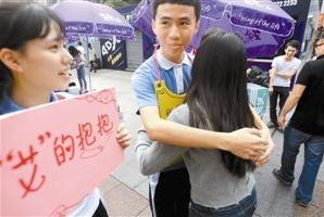 艾滋病毒在水产上存活,河里游泳会感染艾滋病吗