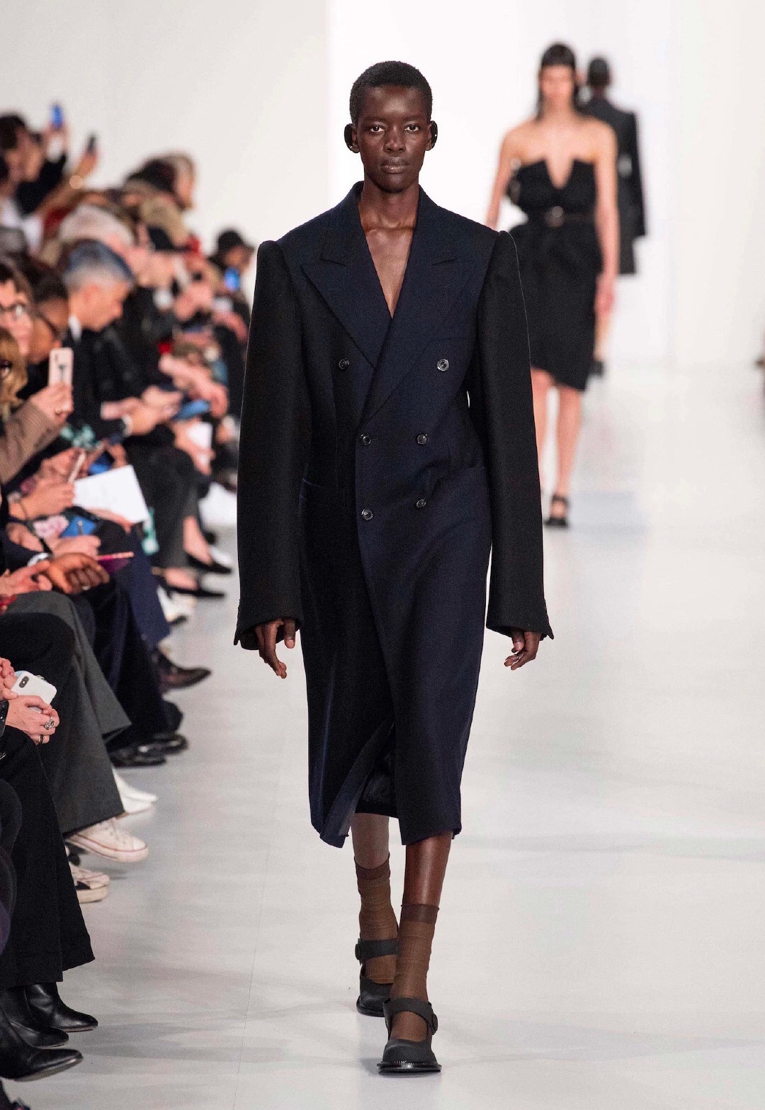 完美通勤穿搭|18个性冷淡风极简主义品牌