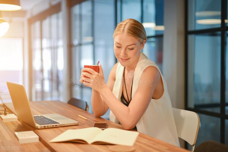 新手如何踏出自由撰稿人的第一步,如何选择适合自己的自由撰稿平台