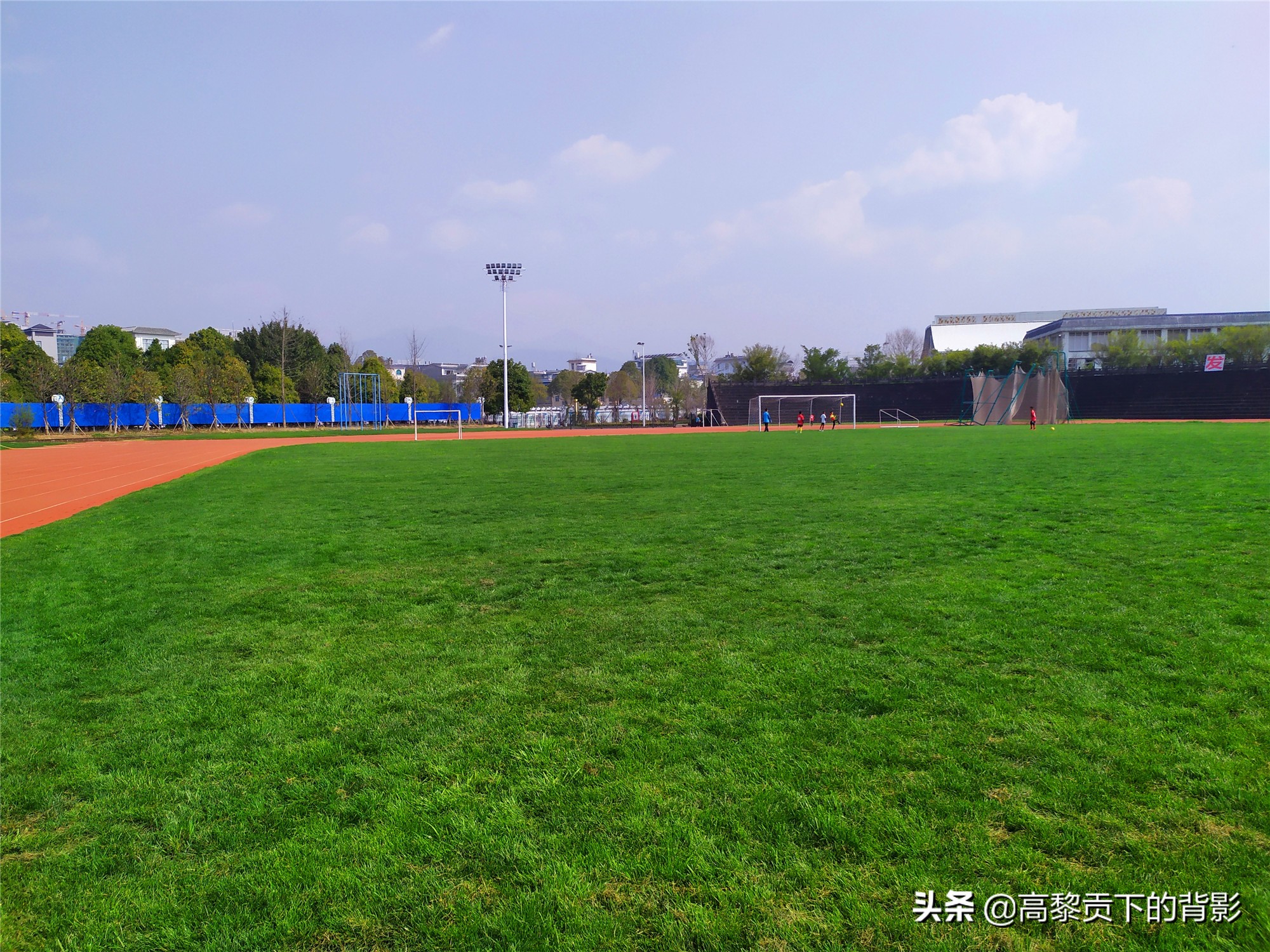 云南腾冲偶遇篮球赛顺便看看腾冲的体育设施如何？