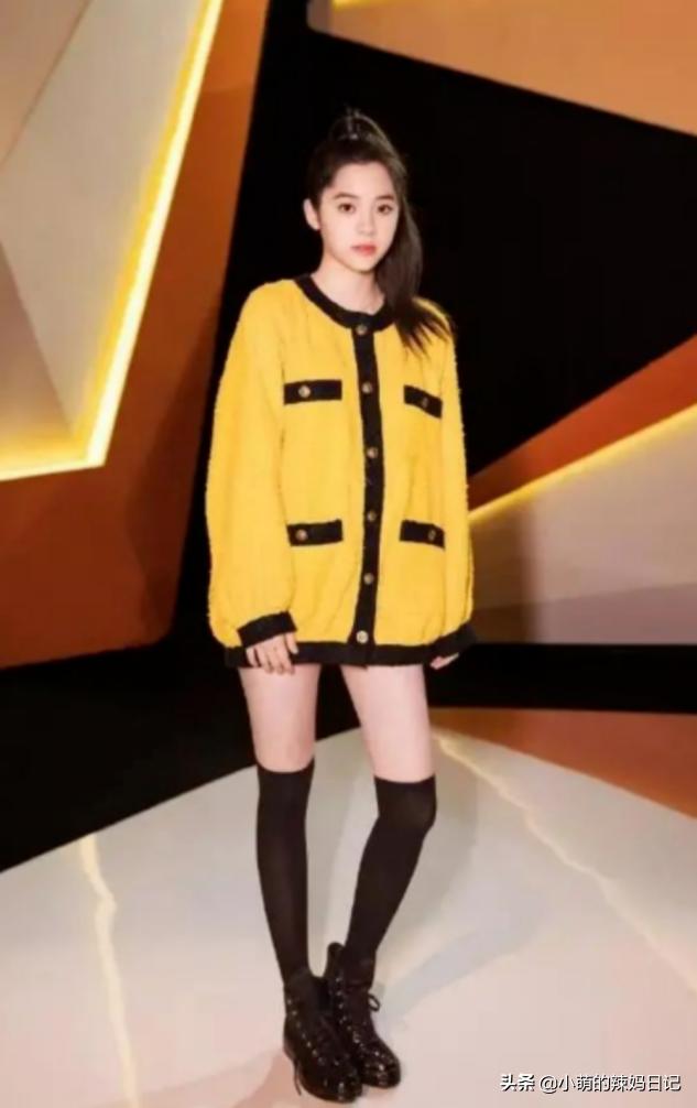 帆布鞋网红穿法,最近流行丝袜帆布鞋