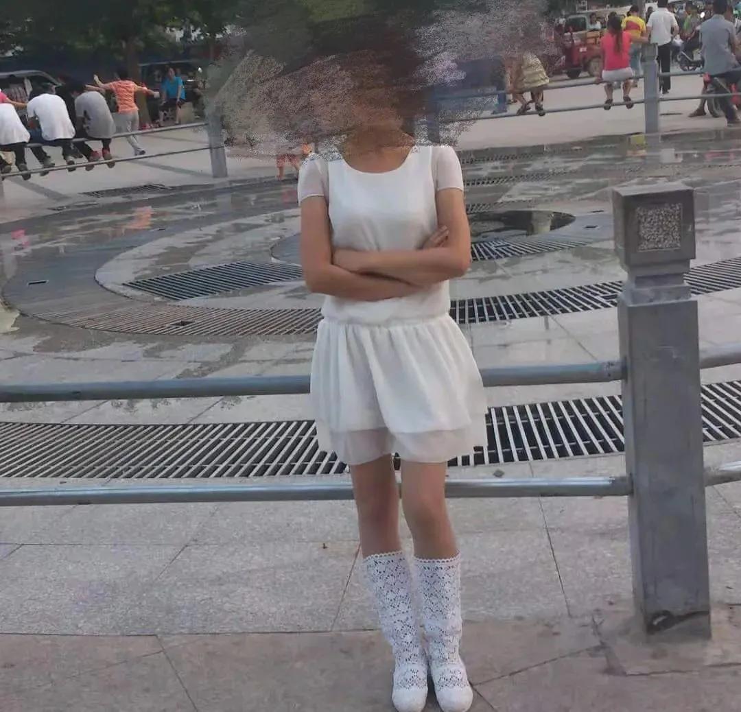 为了暴打凡尔赛文学,年轻人涌入菜场买衣服