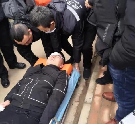 开发商殴打验房师,打装修工人夫妇事件