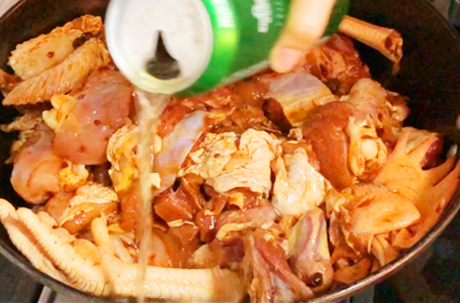 炖鸡时先焯水还是直接炖都不对,炖鸡汤时有人焯水