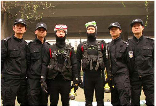 绳语连心：生死拍档水底寻尸