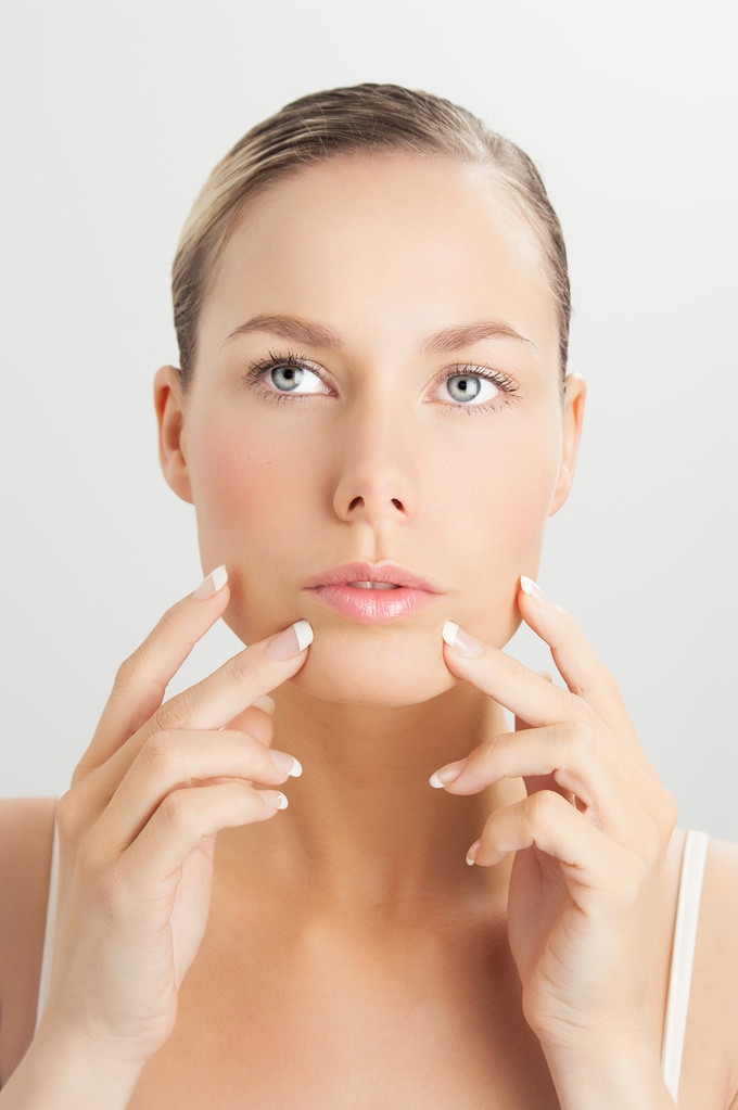 脸上油脂过多怎么改善,脸上油脂太多怎么改善