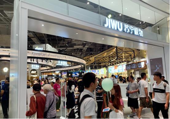 重庆小姐姐太给力，苏宁极物旗舰店刚一开业就被买爆