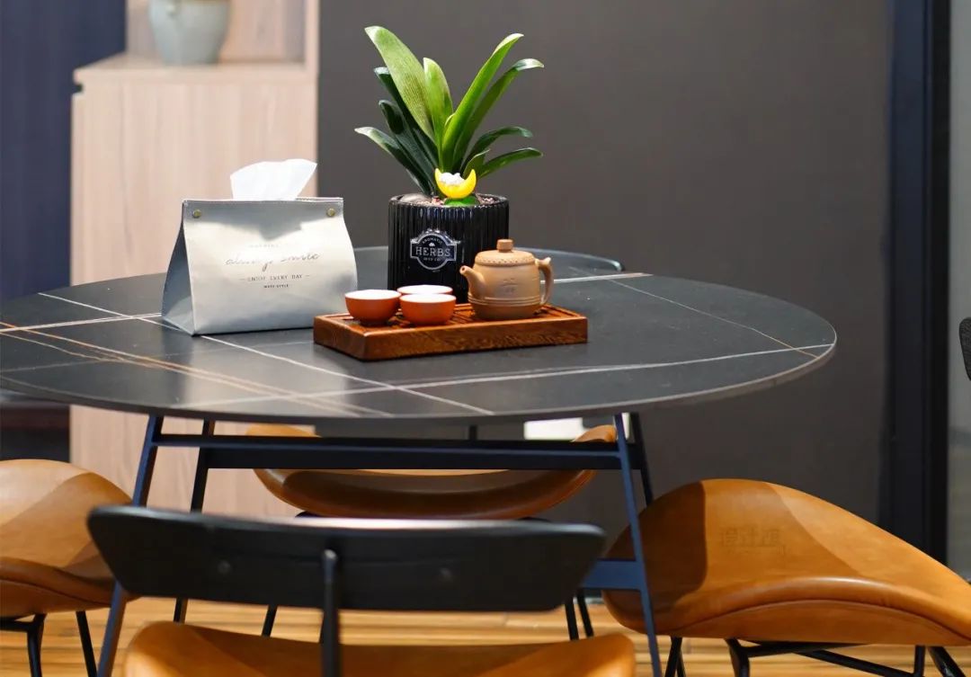 餐桌台面什么木头的好,餐桌怎么选圆桌还是方桌