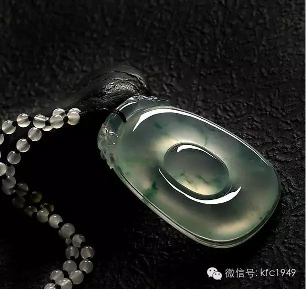 洗澡可以戴翡翠貔貅吗,翡翠吊坠洗澡可以戴吗