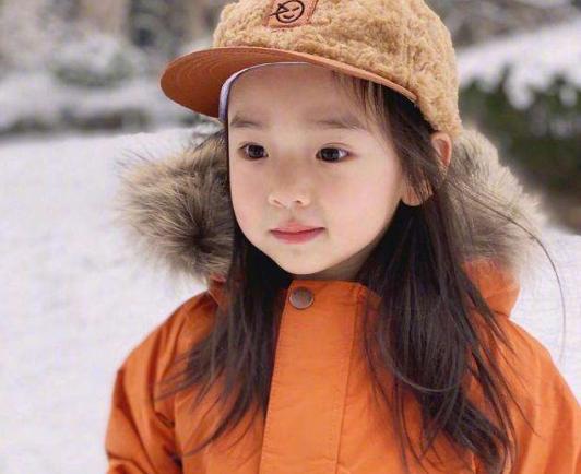 孩子有哪些面部特征更聪明,小孩的脸型决定孩子的长相