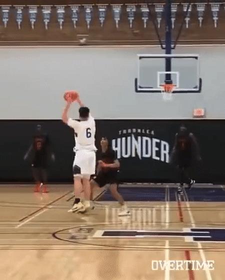 2米中国胖虎，NCAA生涯出师不利...