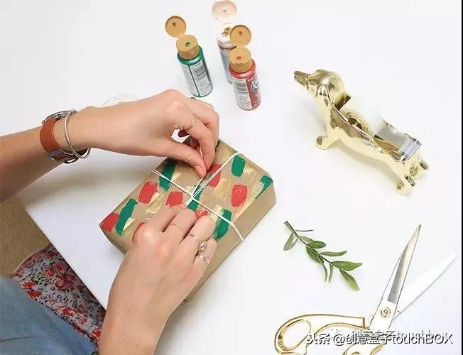 礼物包装教程不用双面胶,六个礼物包装的小技巧