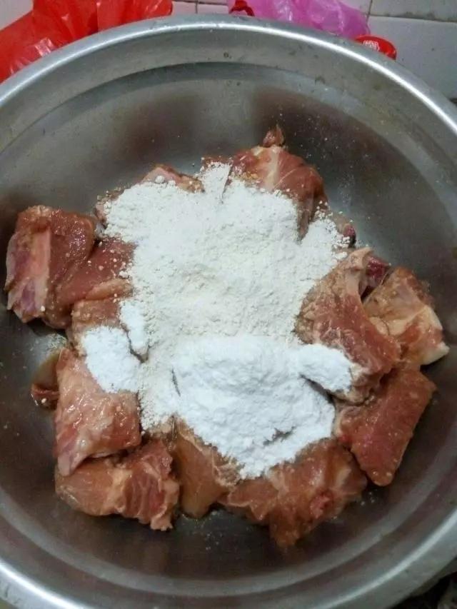 排骨怎么炖才能更好吃排骨炖冬瓜,排骨炖出来汤好白