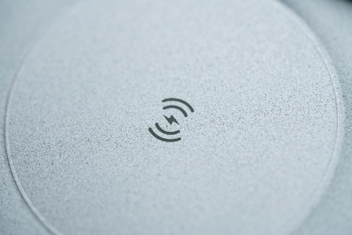 iphone12promax充电宝快充,iphone12pro磁吸无线充电宝评测