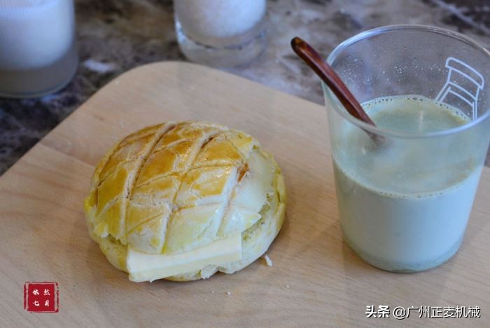 菠萝面包的做法烤箱,菠萝面包的家常做法用烤箱