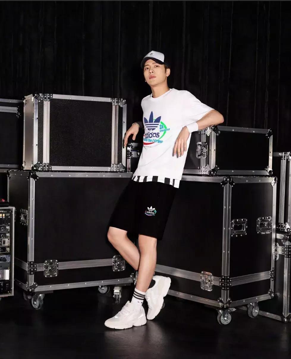 潮流时尚小白鞋透气百搭,潮流鞋多帅