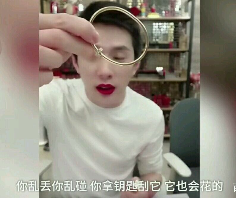 李佳琦微博被问口红,李佳琦直播道歉卖货