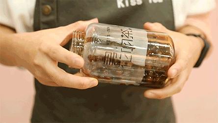 火爆珠三角的网红奶茶店来了，还带着宫崎骏设计的杯子！