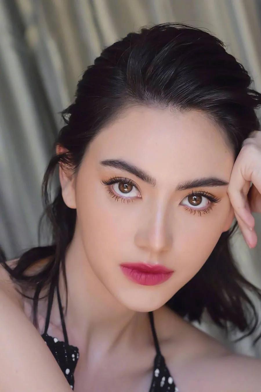 杨幂穿小吊带街拍,杨幂穿吊带衣服拍写真