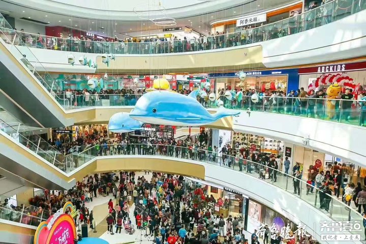 万达广场全年累计客流约830万人次,万达广场开业爆满