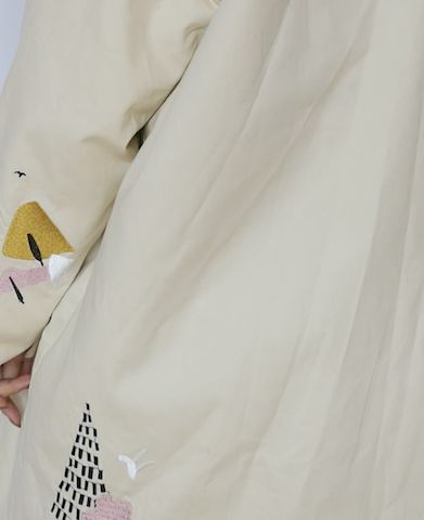 最节省空间又简便的叠风衣方法,薄款中长风衣怎么叠