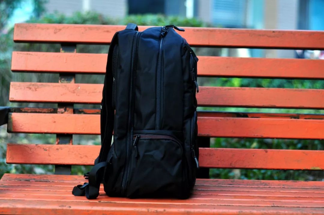 tumi双肩背包都可以怎么装,tumi双肩包真的那么好吗