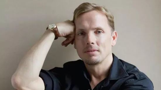 林允纪梵希代言,林允菲拉格慕香水