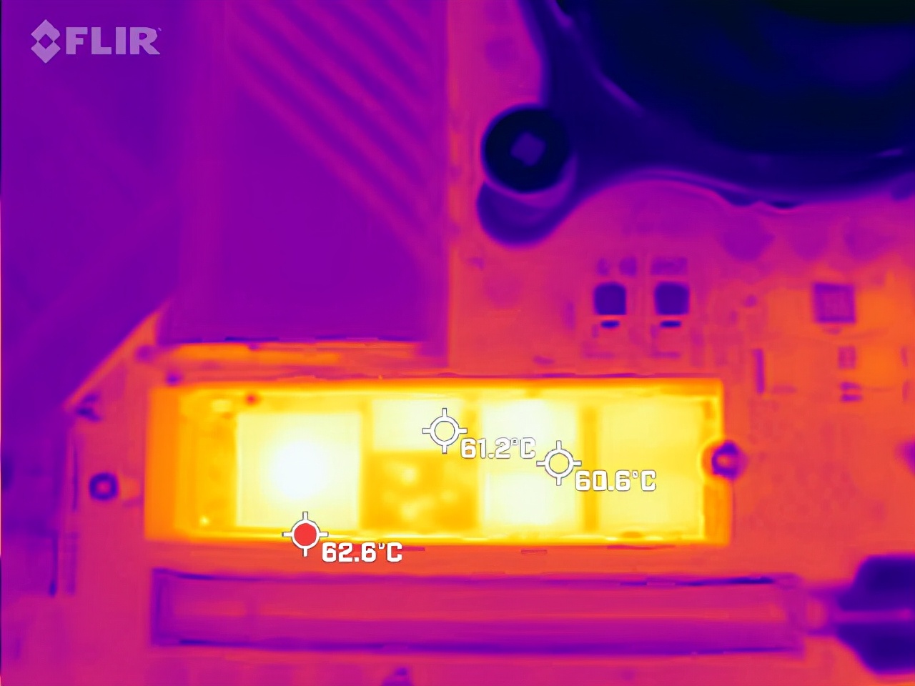 ssd温度影响寿命,ssd读取数据会发热吗