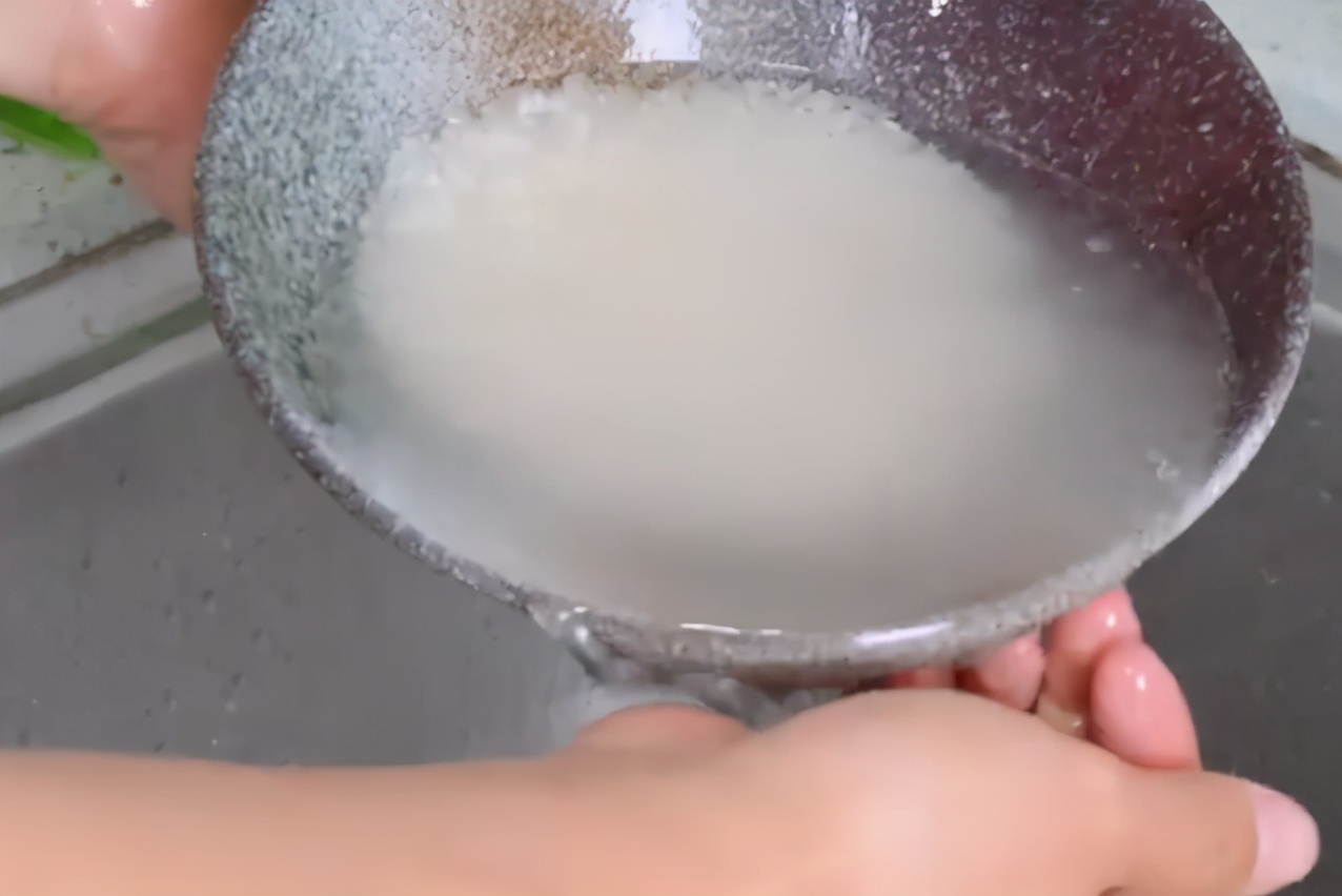 煮粥怎么煮才会有层次,煮粥的时候怎么不会溢出来