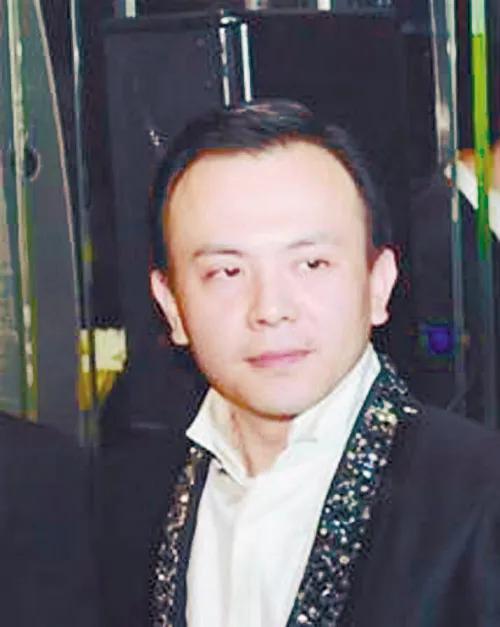 王珂:百亿富豪闪婚女明星,三年后遭遇破产,媳妇成“国民贤妻”