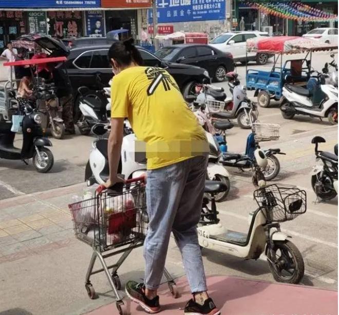 女排功勋朱婷纹身惹争议,这些女运动员也有纹身,一个比一个美