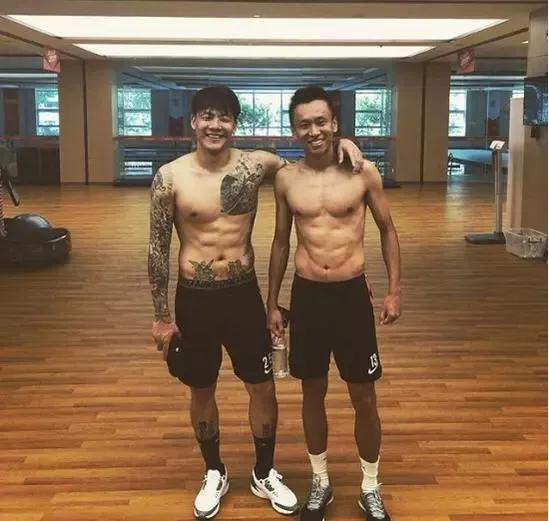 拒绝白斩鸡，中国足坛不缺肌肉男