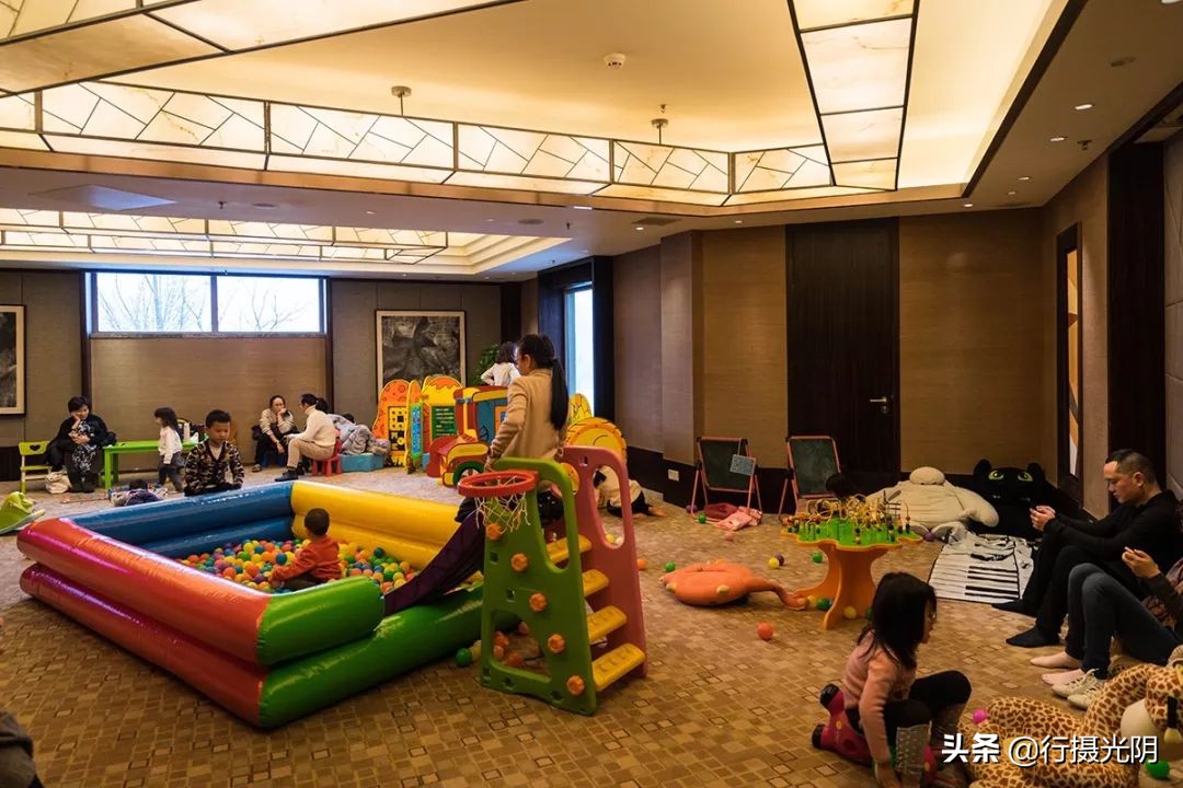 安吉民宿下雪的视频,安吉城堡酒店