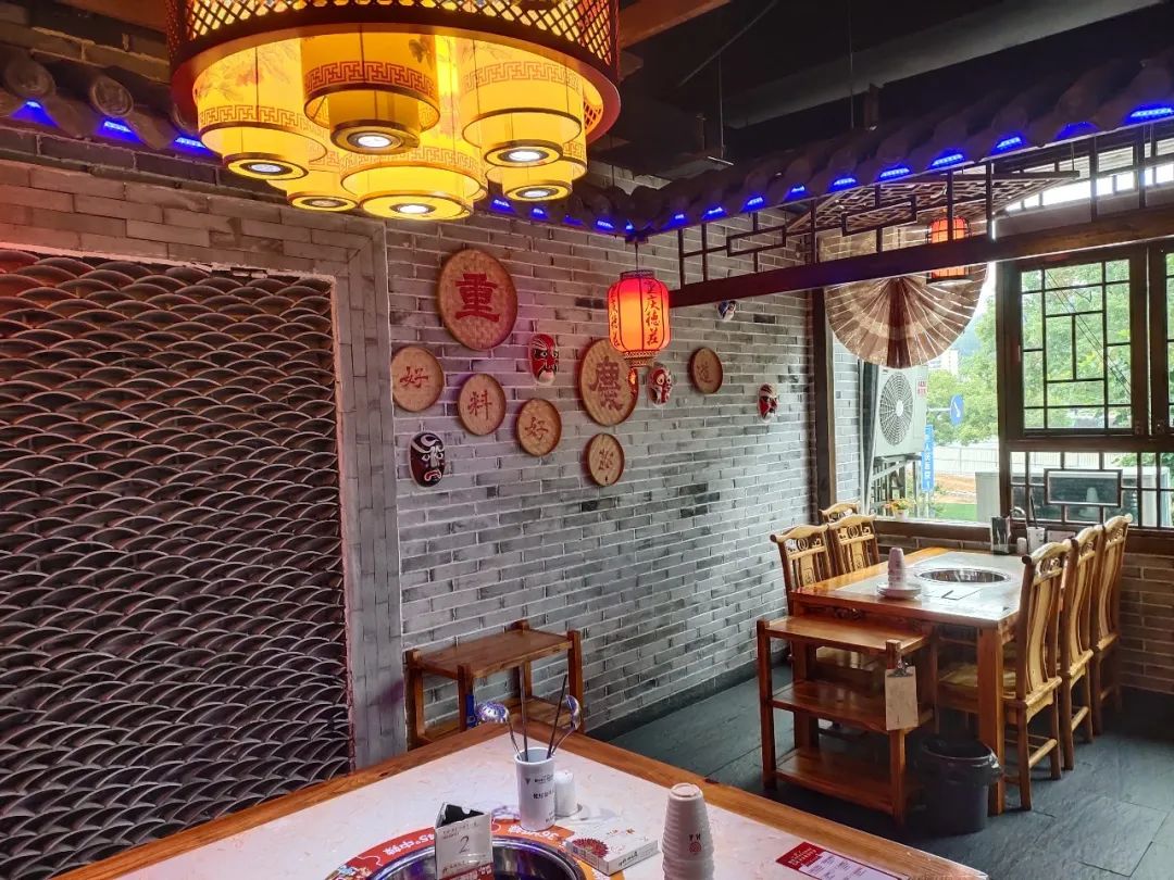 火锅香散寒，小康共期看——记德庄火锅店访谈